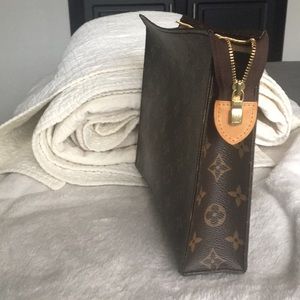 Louis Vuitton Toiletry pouch 26